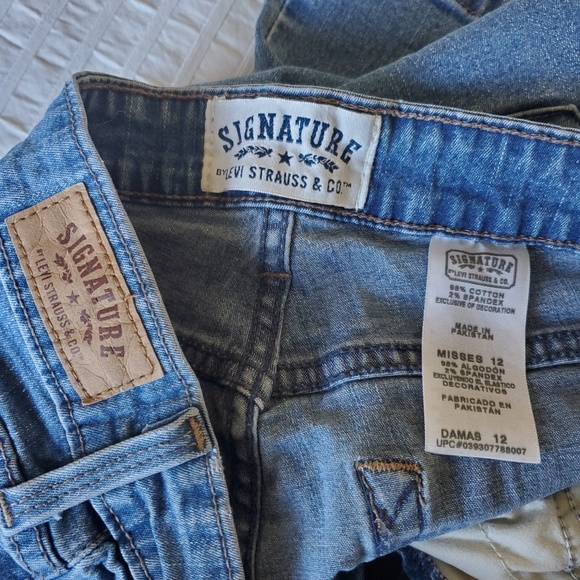 Misses 12 Levi's Capri - Picture 5 of 6